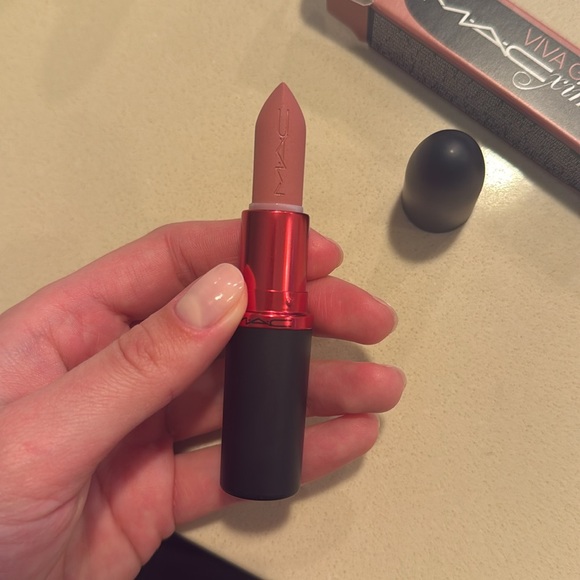 M·A·CXIMAL SILKY MATTE VIVA GLAM LIPSTICK - Picture 7 of 8